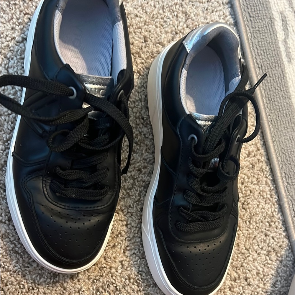 Vionic Black and White Athletic Shoes